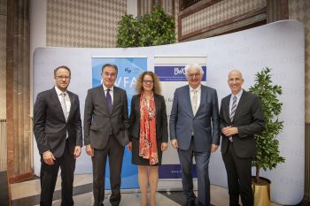 Vizepräsident Maxian, Präsident Mostböck, EZB Direktorin Univ.-Prof. Isabel Schnabel, Gouv. Univ.-Prof. Dr. Robert Holzmann, Bundesminister Univ.-Prof. Dr. Martin Kocher 